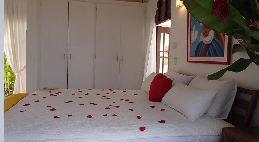 Being Villa Plymouth Room photo