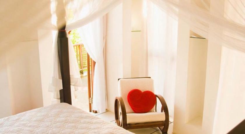 Being Villa Plymouth Room photo