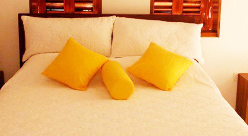 Being Villa Plymouth Room photo